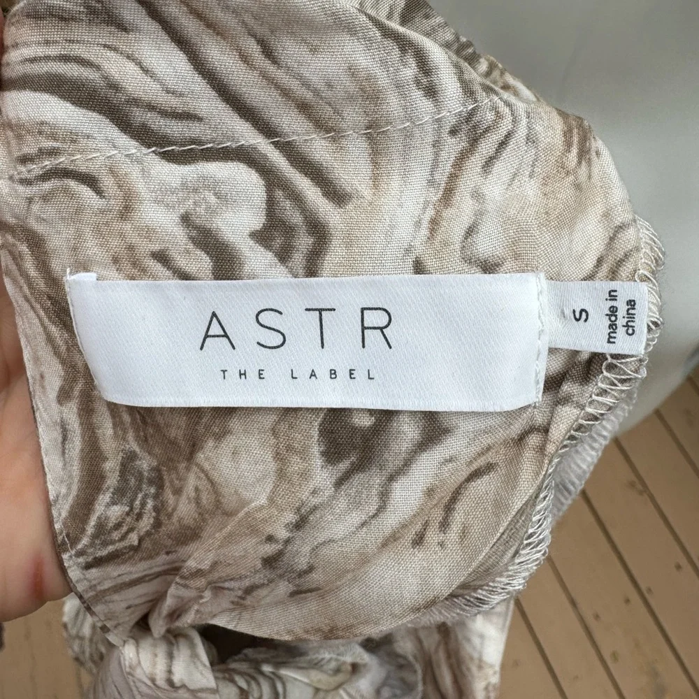 ASTR The Label Marble Print Women's Long Sleeve Top size small Cream Taupe Brown - Picture 9 of 9